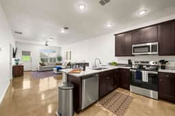 3 bd - American Elm Dr Unit A - Image 2