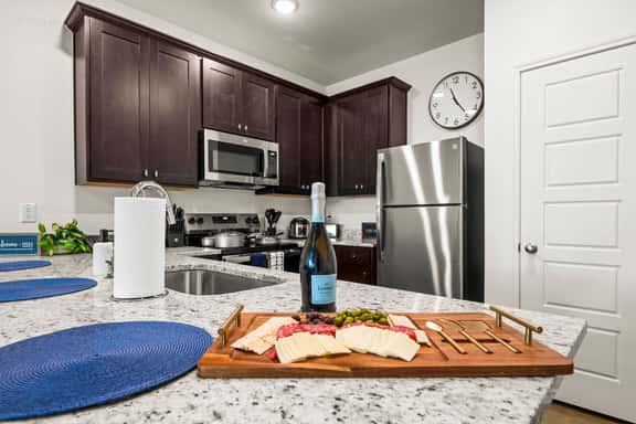 3 bd - American Elm Dr Unit A - Image 1