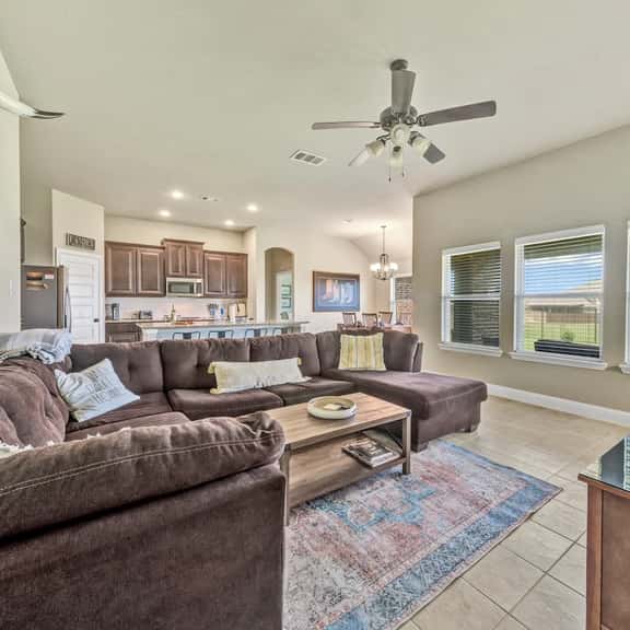 4 Bd - Hachie N. (Corp) - Image 1