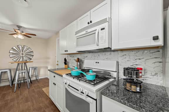 3bd - 2700 john - Image 2
