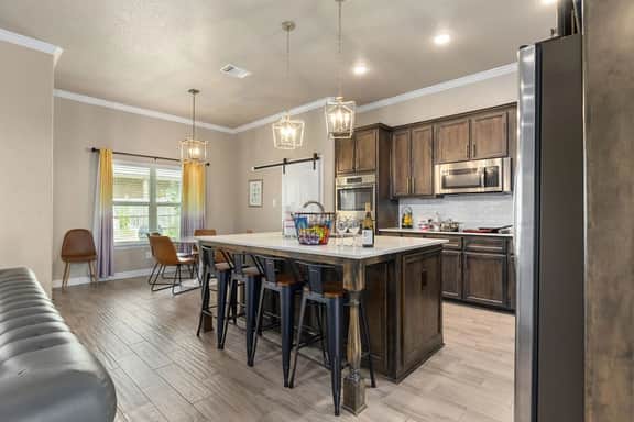 4Bd - Henrietta (corp) - Image 3